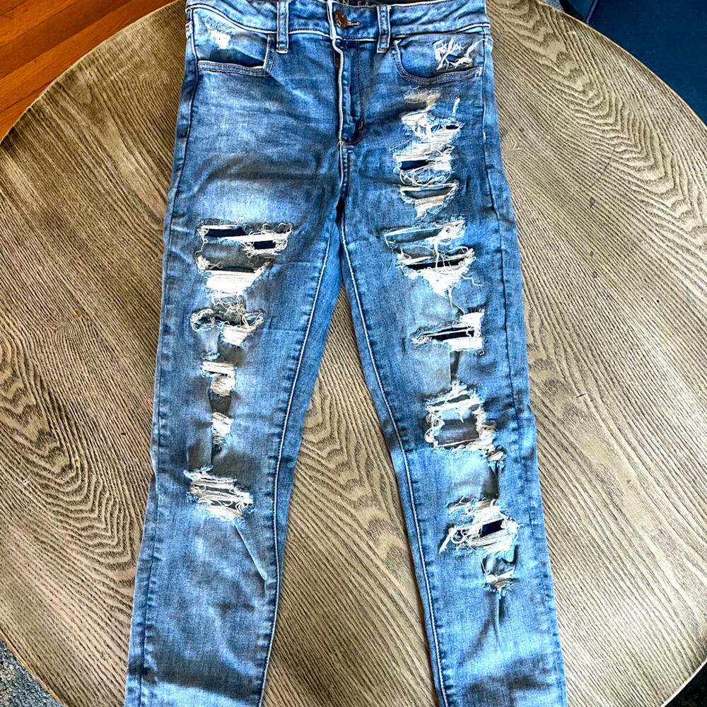 Women’s American Eagle ripped jeans